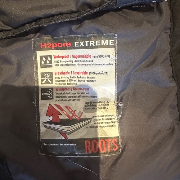 Roots Canada Black and Pink Ski Jacket, Woman’s size small. - Picture 4 of 6